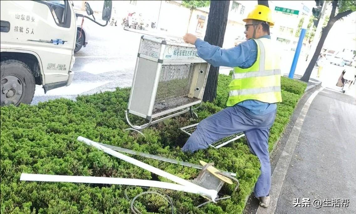 泉州市雨相伴伞业科技取得一种具有照明功能的太阳能伞专利，方便选择蓄电方式